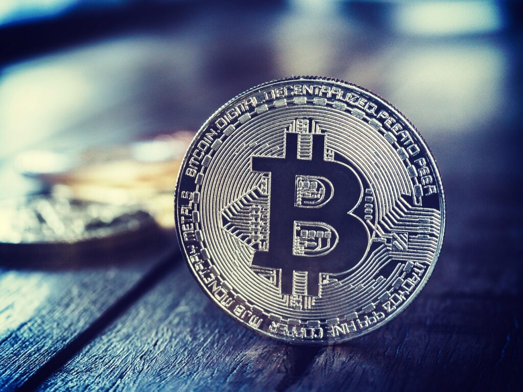 Bitcoin Gets Stuck Between Two Giants As Price Fumbles, Which Will Prevail? Bitcoin