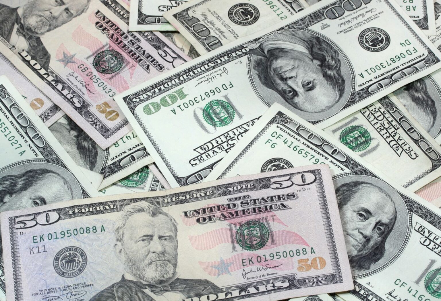 Dollar Rallies and Gold Slumps on Hawkish Fed Concerns